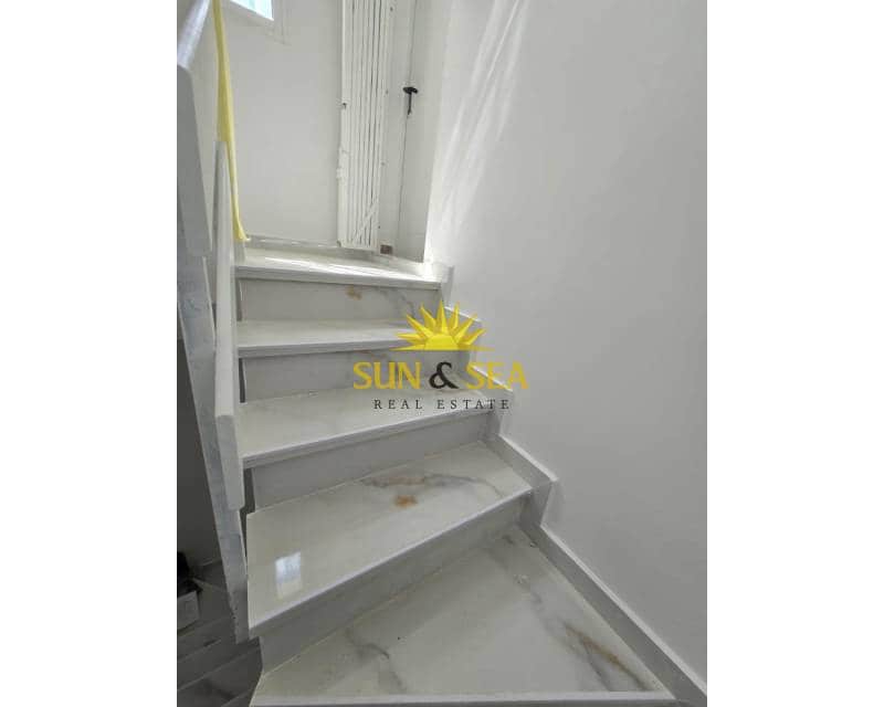 3 camera da letto Casa in vendita in Torrevieja con piscina - 194.900 € (Rif: 9758154)