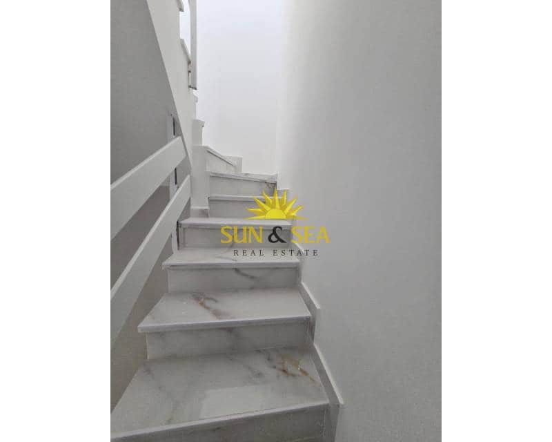 3 camera da letto Casa in vendita in Torrevieja con piscina - 194.900 € (Rif: 9758154)