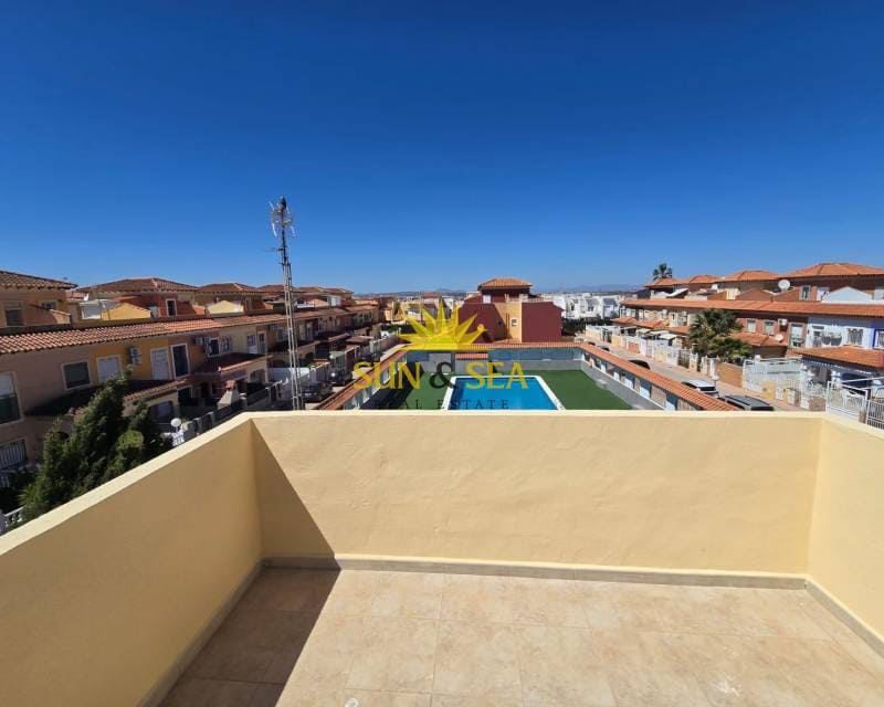 3 camera da letto Casa in vendita in Torrevieja con piscina - 194.900 € (Rif: 9758154)