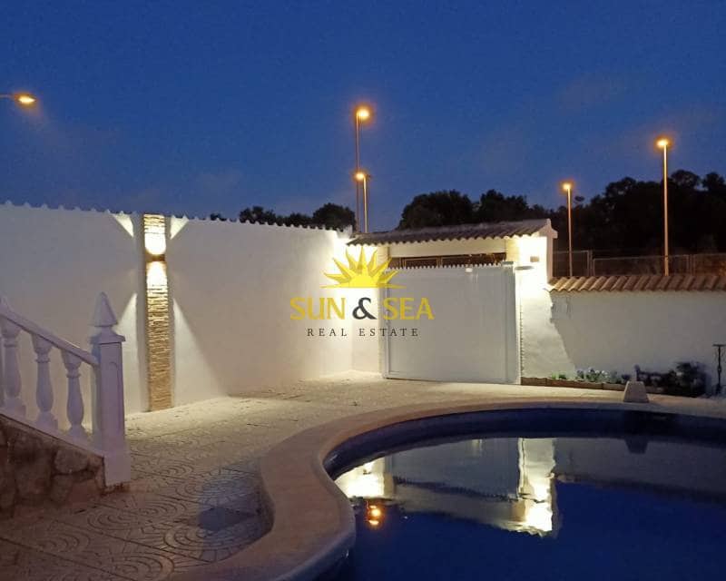 2 soverom Villa til leie i El Chaparral med svømmebasseng - € 1 400 (Ref: 9761570)