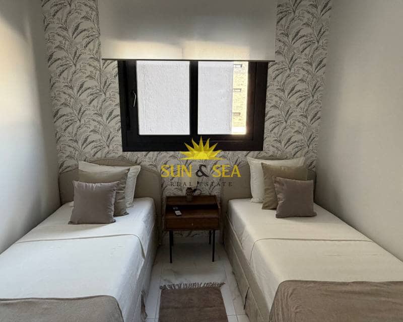 2 makuuhuone Huoneisto vuokrattavana paikassa Torrevieja mukana uima-altaan 
autotalli - 2 250 € (Ref: 9761571)