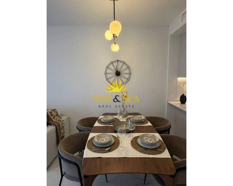 2 makuuhuone Huoneisto vuokrattavana paikassa Torrevieja mukana uima-altaan 
autotalli - 2 250 € (Ref: 9761571)