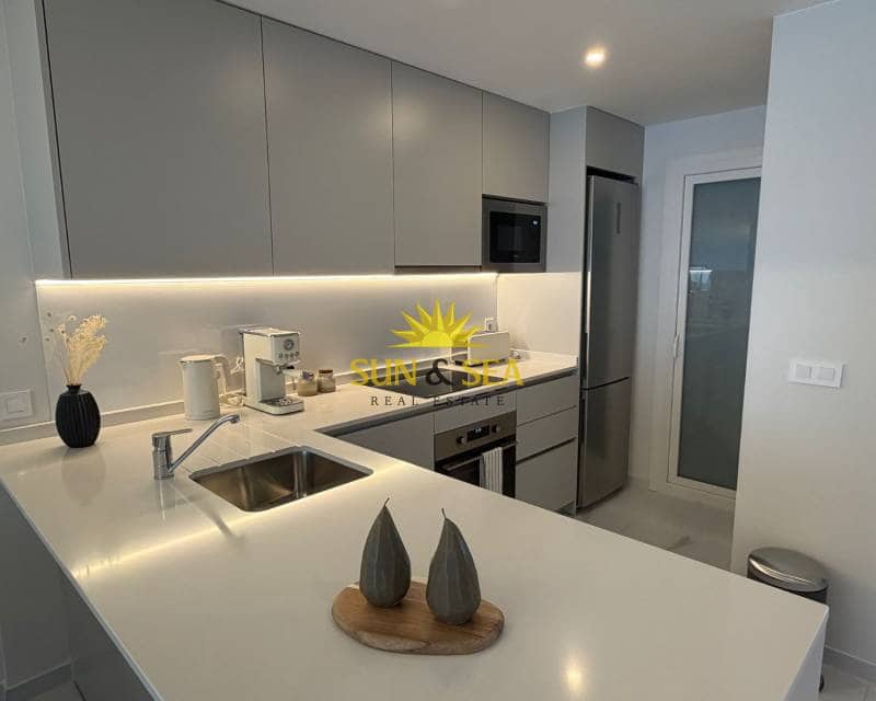 2 makuuhuone Huoneisto vuokrattavana paikassa Torrevieja mukana uima-altaan 
autotalli - 2 250 € (Ref: 9761571)