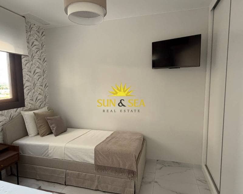 2 makuuhuone Huoneisto vuokrattavana paikassa Torrevieja mukana uima-altaan 
autotalli - 2 250 € (Ref: 9761571)