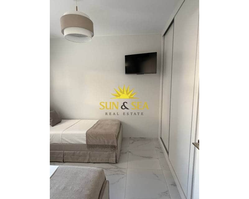 2 makuuhuone Huoneisto vuokrattavana paikassa Torrevieja mukana uima-altaan 
autotalli - 2 250 € (Ref: 9761571)