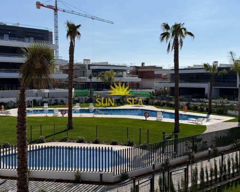 2 makuuhuone Huoneisto vuokrattavana paikassa Torrevieja mukana uima-altaan 
autotalli - 2 250 € (Ref: 9761571)