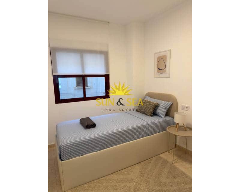 2 bedroom Apartment for rent in Torrevieja - € 950 (Ref: 9770893)