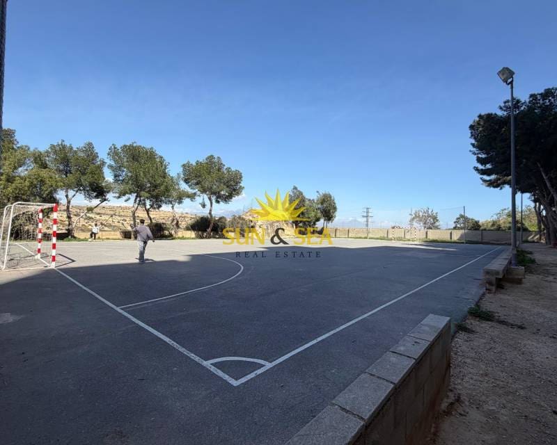 Appartement de 4 chambres à louer à Alicante ville avec piscine garage - 1 500 € (Ref: 9776928)