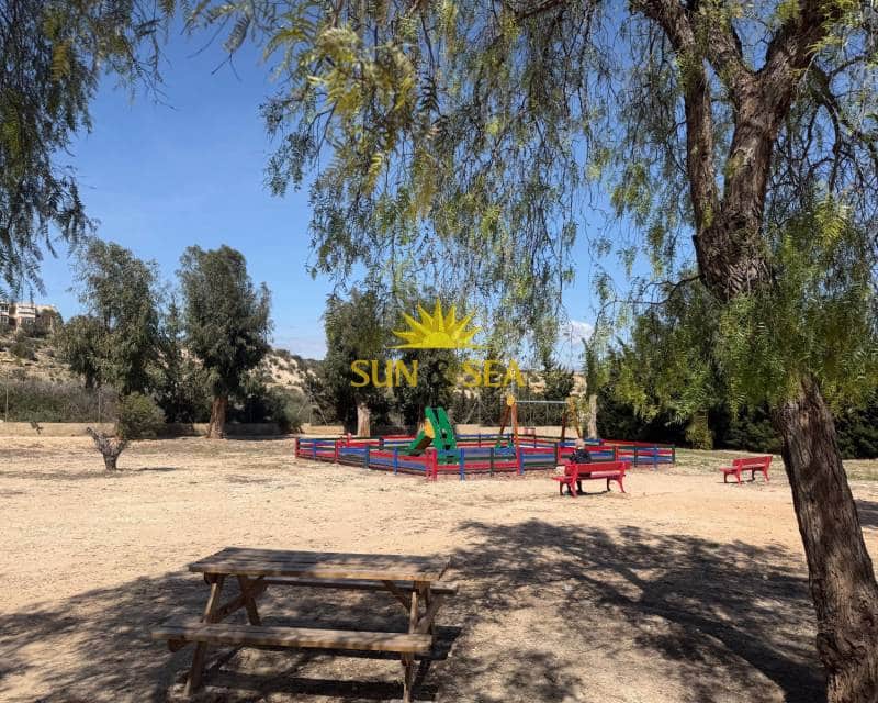 Appartement de 4 chambres à louer à Alicante ville avec piscine garage - 1 500 € (Ref: 9776928)