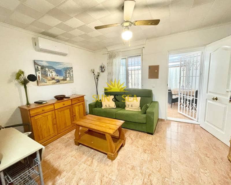 2 soveværelse Lejlighed til leje i Torrevieja med garage - € 800 (Ref: 9778443)