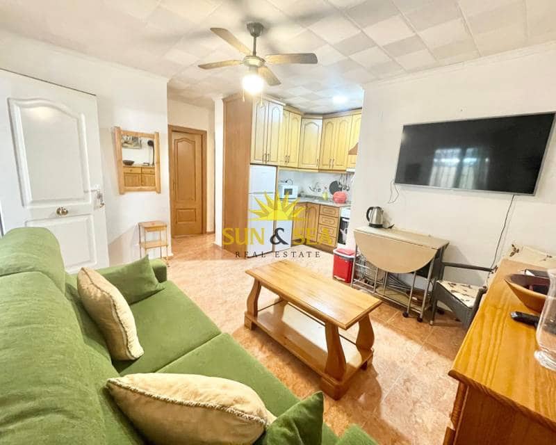 2 soveværelse Lejlighed til leje i Torrevieja med garage - € 800 (Ref: 9778443)