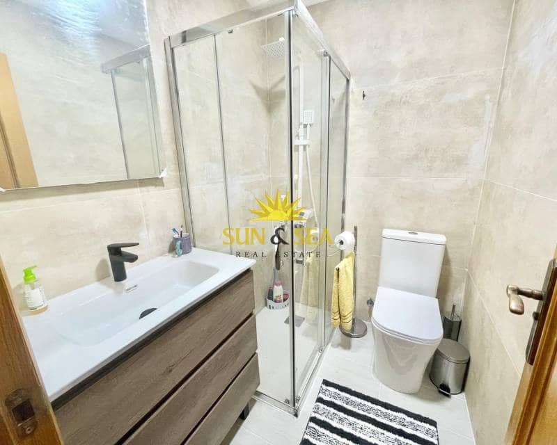 2 soveværelse Lejlighed til leje i Torrevieja med garage - € 800 (Ref: 9778443)