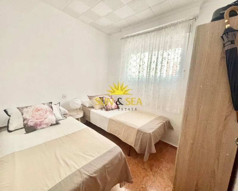 2 soveværelse Lejlighed til leje i Torrevieja med garage - € 800 (Ref: 9778443)