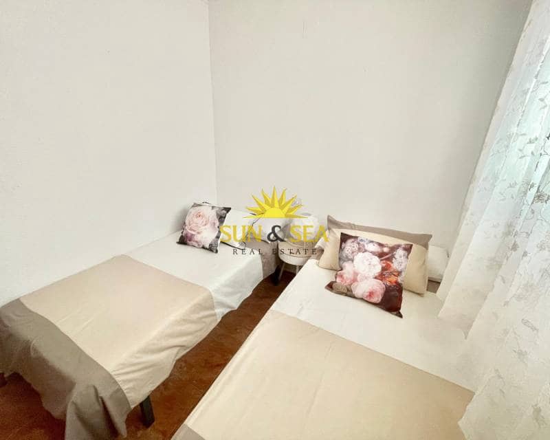 2 soveværelse Lejlighed til leje i Torrevieja med garage - € 800 (Ref: 9778443)