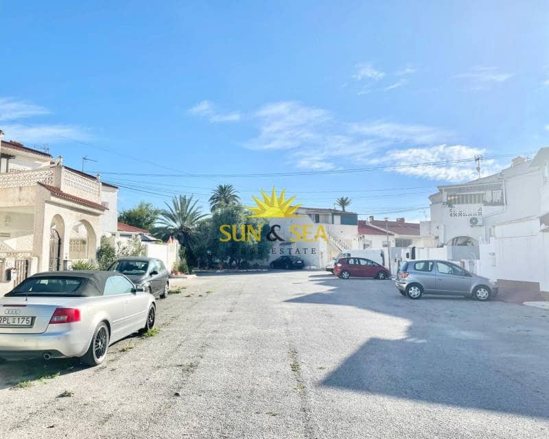 2 soveværelse Lejlighed til leje i Torrevieja med garage - € 800 (Ref: 9778443)