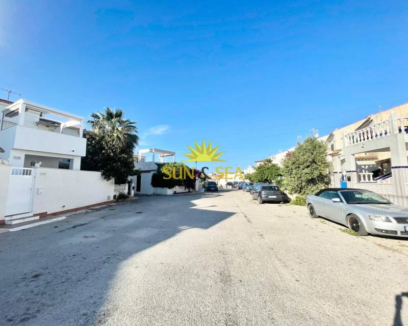 2 soveværelse Lejlighed til leje i Torrevieja med garage - € 800 (Ref: 9778443)