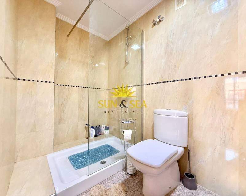 3 makuuhuone Huoneisto vuokrattavana paikassa Torrevieja mukana 
autotalli - 1 350 € (Ref: 9782141)