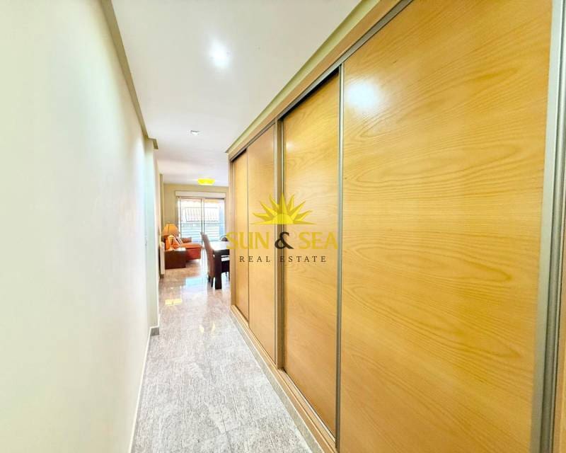 3 makuuhuone Huoneisto vuokrattavana paikassa Torrevieja mukana 
autotalli - 1 350 € (Ref: 9782141)