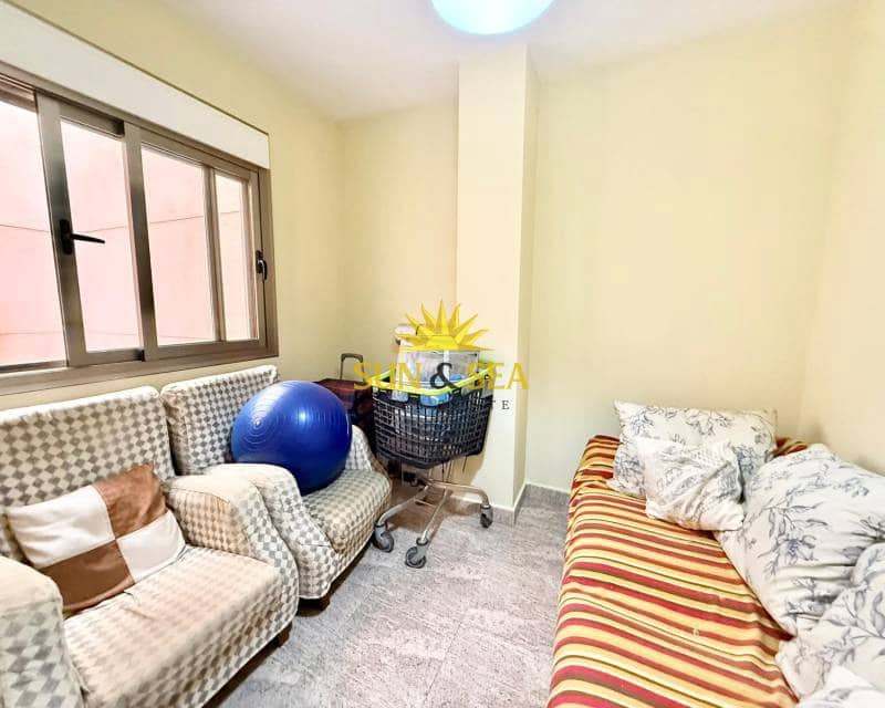 3 makuuhuone Huoneisto vuokrattavana paikassa Torrevieja mukana 
autotalli - 1 350 € (Ref: 9782141)