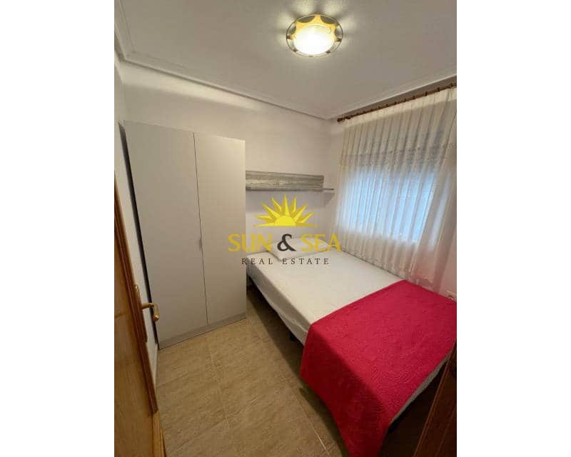 3 makuuhuone Huoneisto vuokrattavana paikassa Torrevieja mukana 
autotalli - 1 000 € (Ref: 9782142)