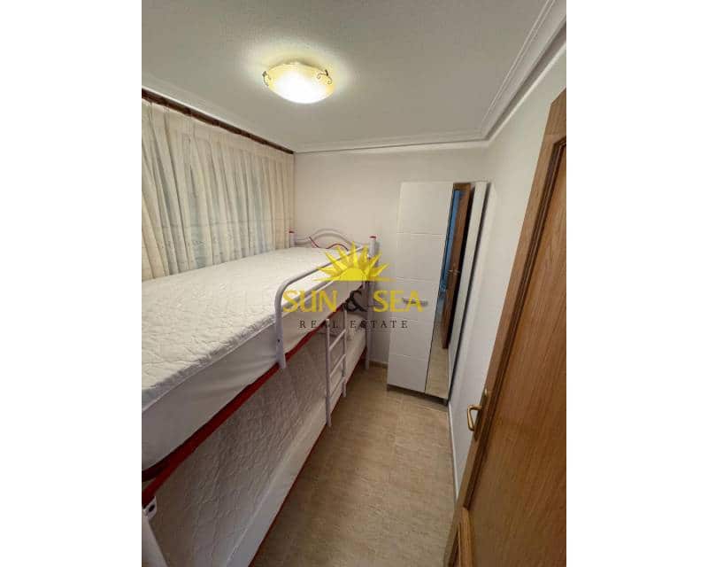 3 makuuhuone Huoneisto vuokrattavana paikassa Torrevieja mukana 
autotalli - 1 000 € (Ref: 9782142)