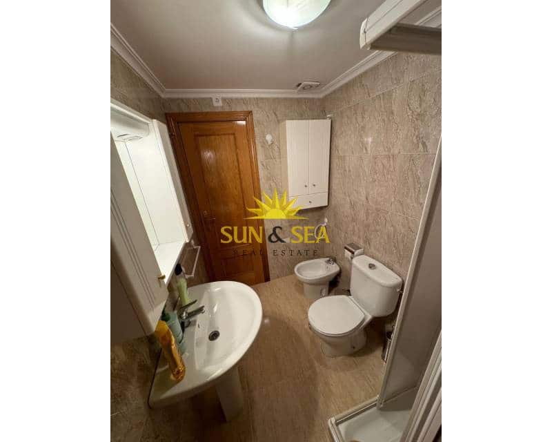 3 makuuhuone Huoneisto vuokrattavana paikassa Torrevieja mukana 
autotalli - 1 000 € (Ref: 9782142)