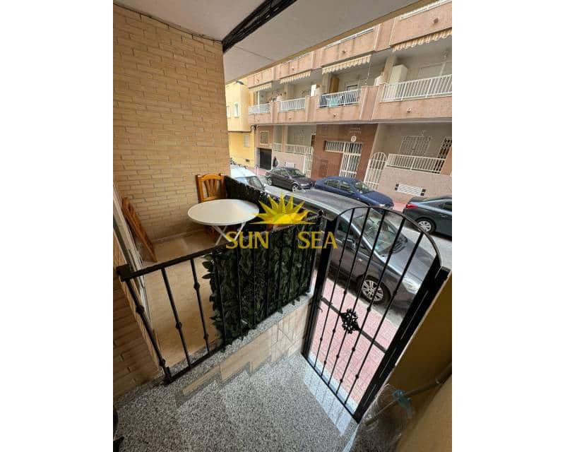 3 makuuhuone Huoneisto vuokrattavana paikassa Torrevieja mukana 
autotalli - 1 000 € (Ref: 9782142)