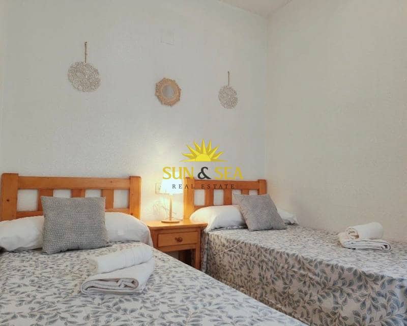 2 sovrum Lägenhet till salu i Torrevieja med pool - 125 000 € (Ref: 9782303)