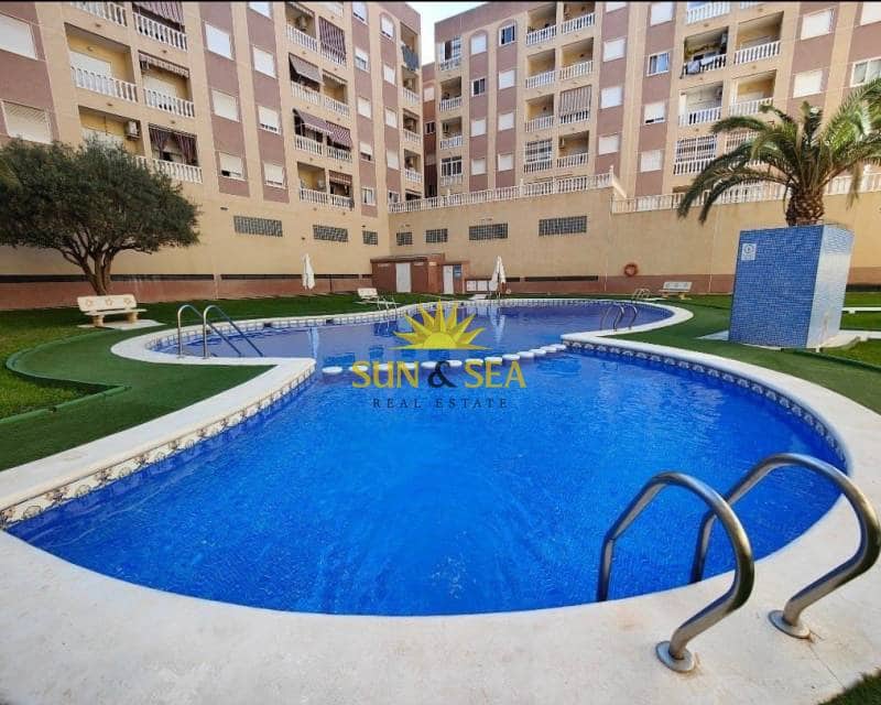 2 sovrum Lägenhet till salu i Torrevieja med pool - 125 000 € (Ref: 9782303)