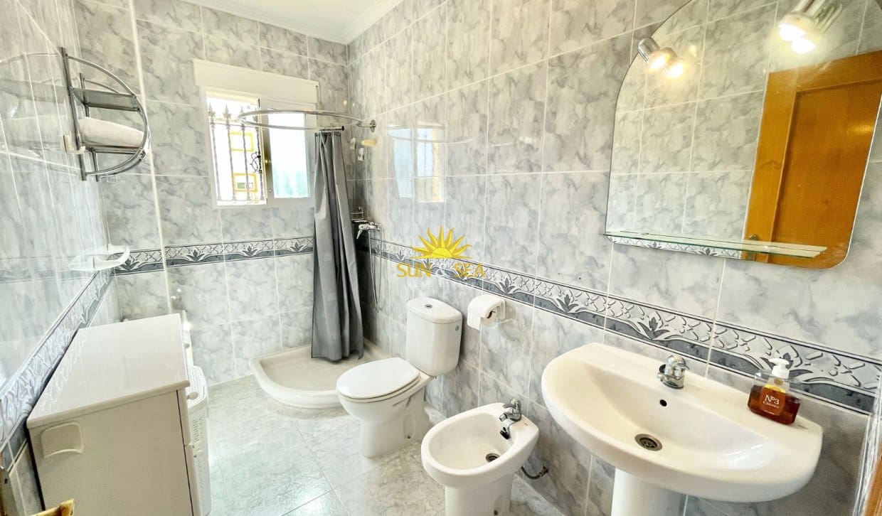 2 bedroom Townhouse for holiday rental in Orihuela Costa with pool garage - € 1,300 (Ref: 9787730)