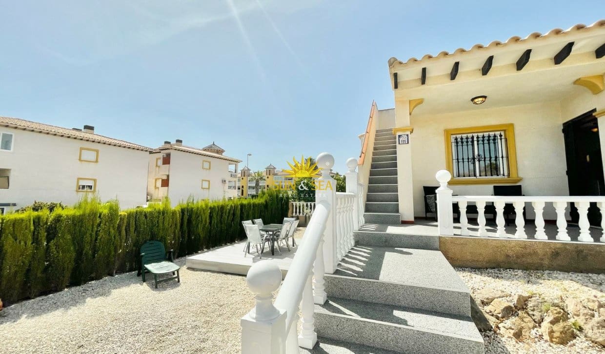 2 bedroom Townhouse for holiday rental in Orihuela Costa with pool garage - € 1,300 (Ref: 9787730)