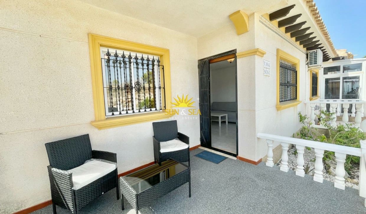 2 bedroom Townhouse for holiday rental in Orihuela Costa with pool garage - € 1,300 (Ref: 9787730)