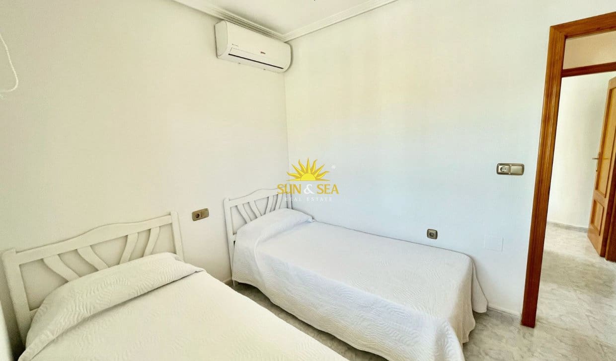 2 bedroom Townhouse for holiday rental in Orihuela Costa with pool garage - € 1,300 (Ref: 9787730)