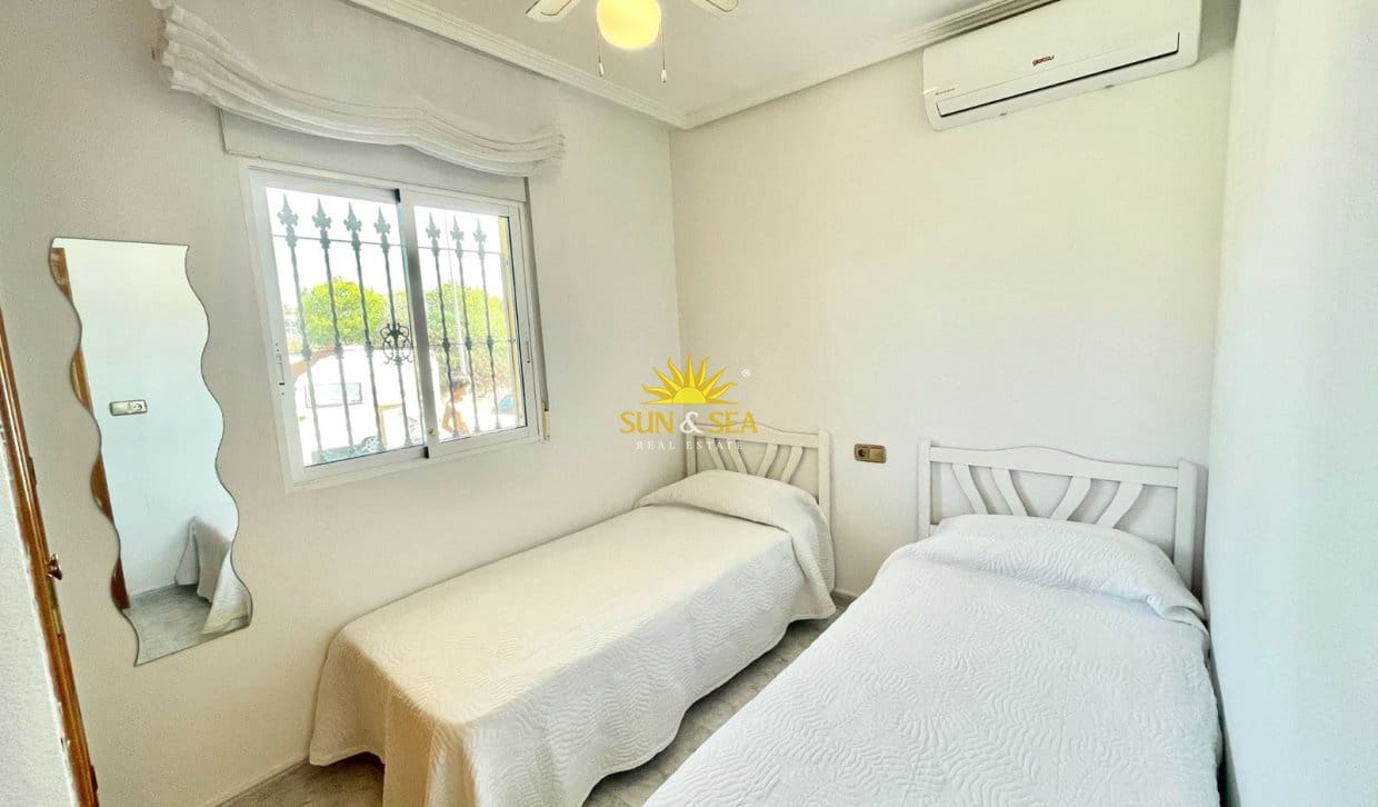 2 bedroom Townhouse for holiday rental in Orihuela Costa with pool garage - € 1,300 (Ref: 9787730)