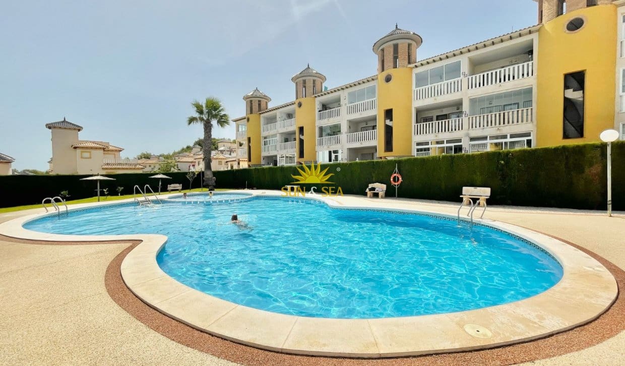 2 bedroom Townhouse for holiday rental in Orihuela Costa with pool garage - € 1,300 (Ref: 9787730)