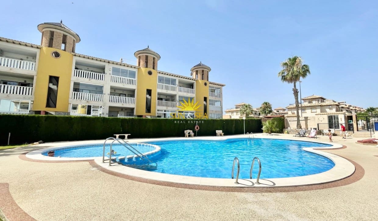2 bedroom Townhouse for holiday rental in Orihuela Costa with pool garage - € 1,300 (Ref: 9787730)