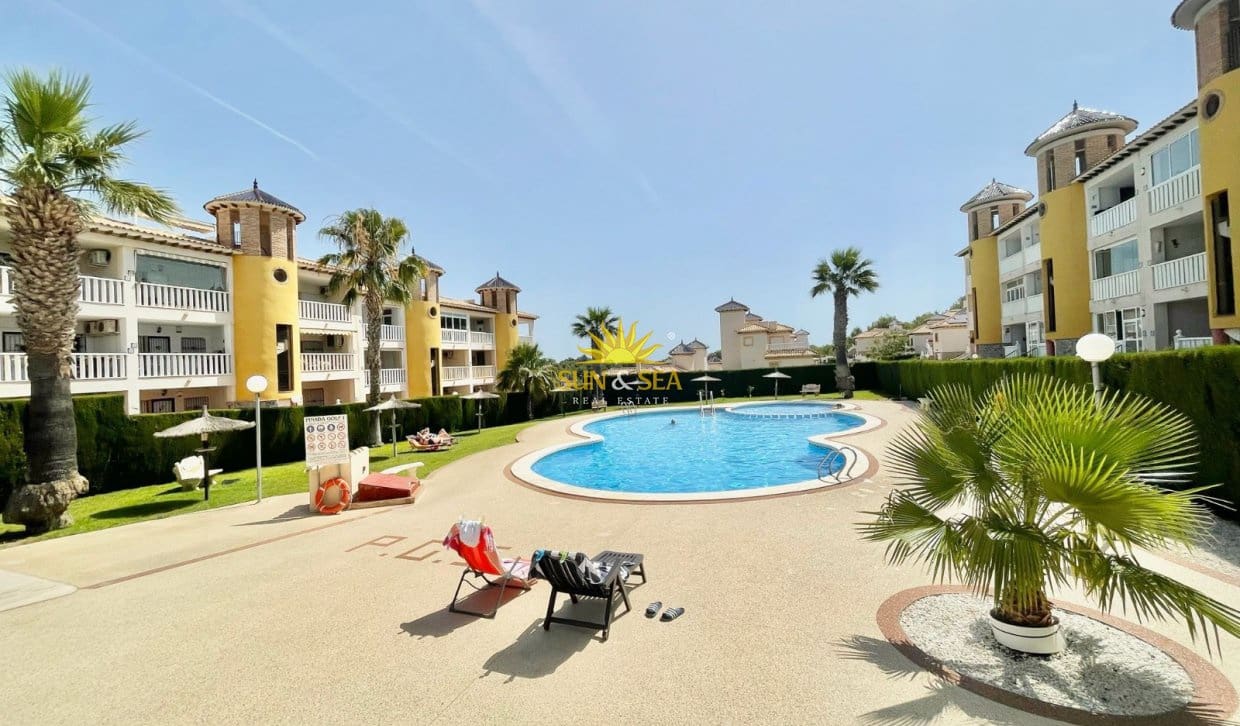 2 bedroom Townhouse for holiday rental in Orihuela Costa with pool garage - € 1,300 (Ref: 9787730)