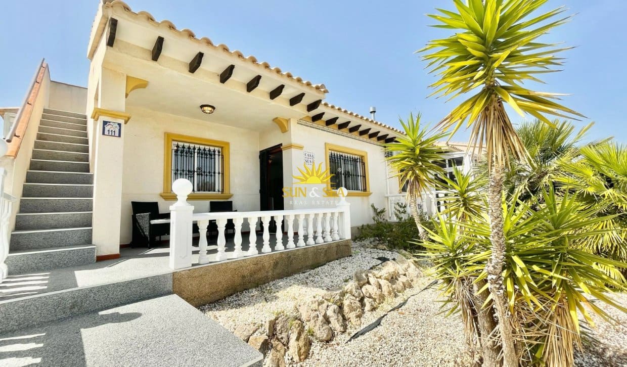 2 bedroom Townhouse for holiday rental in Orihuela Costa with pool garage - € 1,300 (Ref: 9787730)