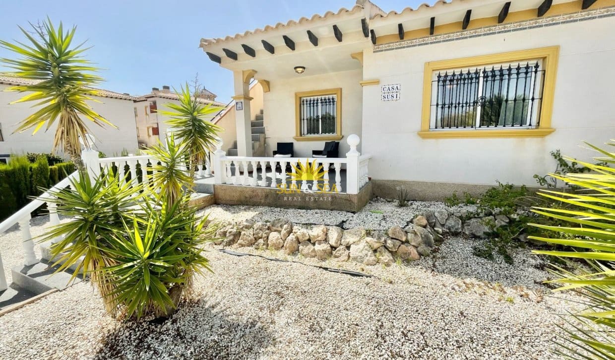 2 bedroom Townhouse for holiday rental in Orihuela Costa with pool garage - € 1,300 (Ref: 9787730)