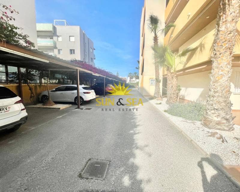 2 quarto Apartamento para arrendar em Orihuela Costa com piscina - 900 € (Ref: 9787953)