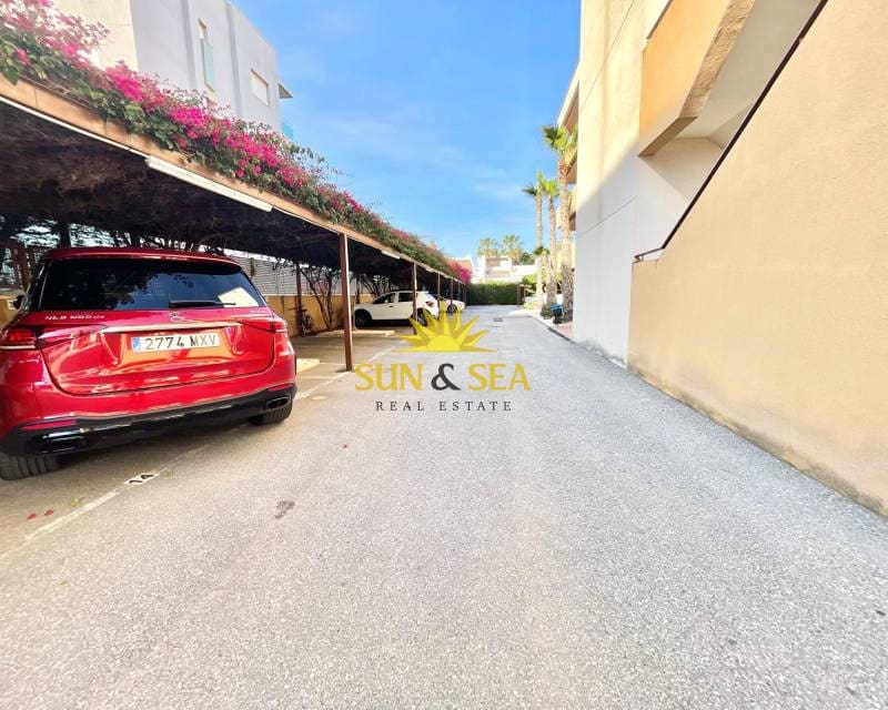 2 quarto Apartamento para arrendar em Orihuela Costa com piscina - 900 € (Ref: 9787953)