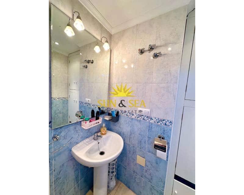 3 quarto Apartamento para arrendar em Daya Nueva com piscina - 950 € (Ref: 9787954)