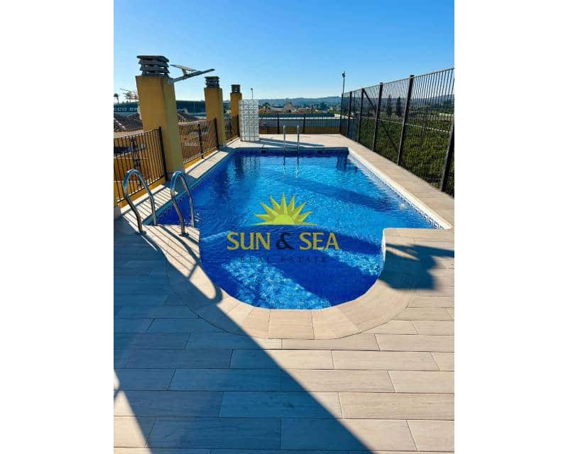 3 quarto Apartamento para arrendar em Daya Nueva com piscina - 950 € (Ref: 9787954)