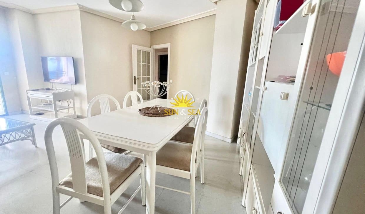 3 soveværelse Lejlighed til leje i Torrevieja - € 1.350 (Ref: 9789430)