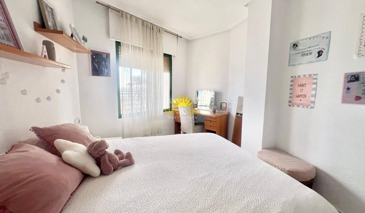 3 soveværelse Lejlighed til leje i Torrevieja - € 1.350 (Ref: 9789430)