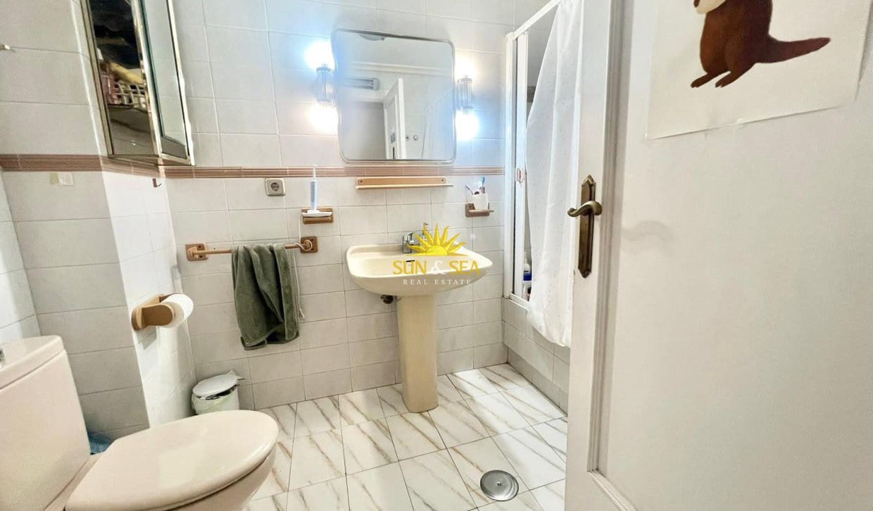 3 soveværelse Lejlighed til leje i Torrevieja - € 1.350 (Ref: 9789430)