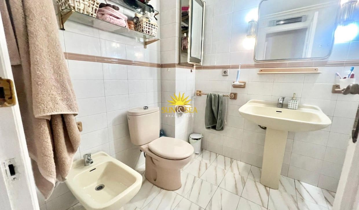 3 soveværelse Lejlighed til leje i Torrevieja - € 1.350 (Ref: 9789430)