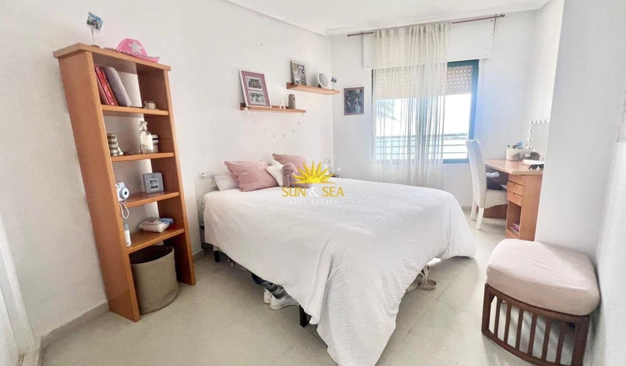 3 soveværelse Lejlighed til leje i Torrevieja - € 1.350 (Ref: 9789430)