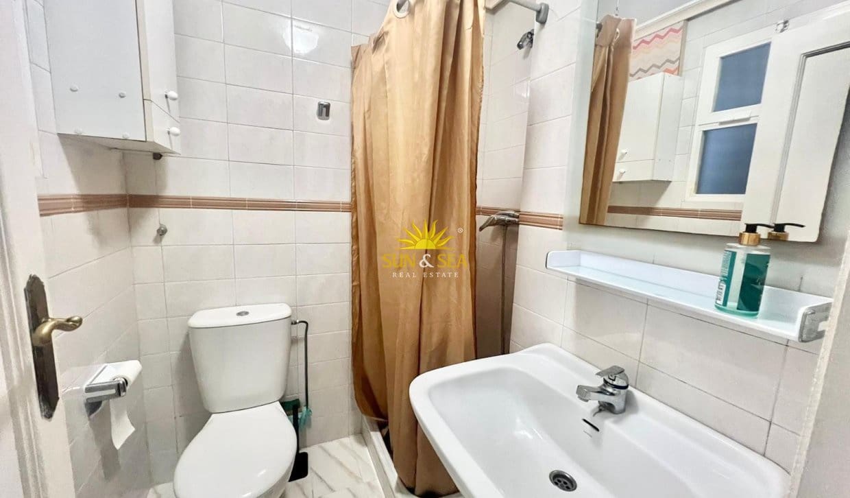 3 soveværelse Lejlighed til leje i Torrevieja - € 1.350 (Ref: 9789430)