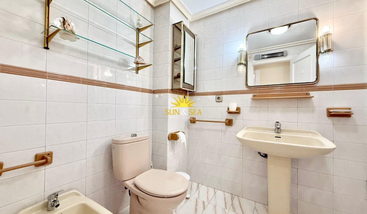 3 camera da letto Appartamento da affittare in Torrevieja con garage - 1.350 € (Rif: 9789430)